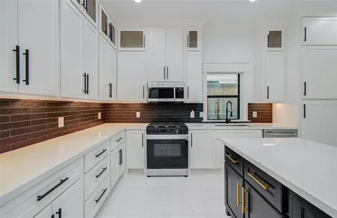119 E 38th Street Houston TX 77018