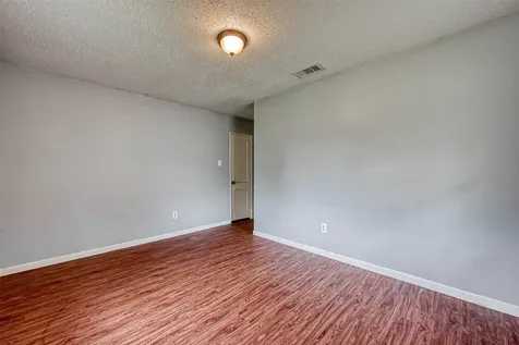 5431 Willow Glen Drive Houston TX 77033