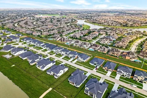 1657 Birch Lake Bend Friendswood TX 77546