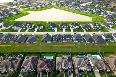 1657 Birch Lake Bend Friendswood TX 77546