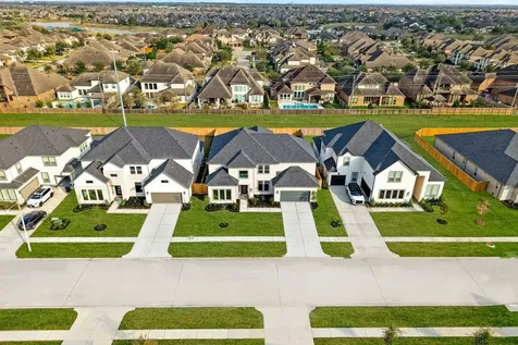 1657 Birch Lake Bend Friendswood TX 77546