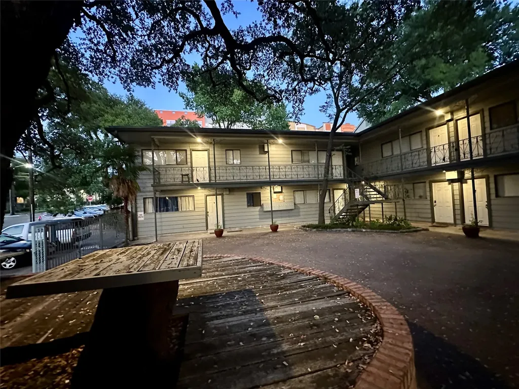 803 W 28th Street 106 Austin TX 78705