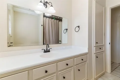 102 Paradise Valley Drive West Columbia TX 77486