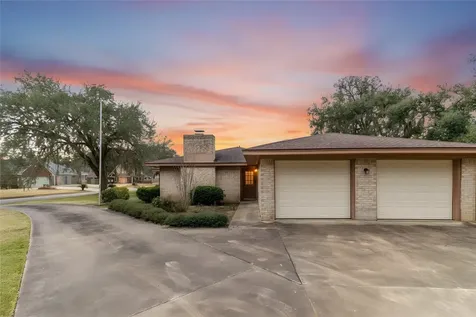 102 Paradise Valley Drive West Columbia TX 77486