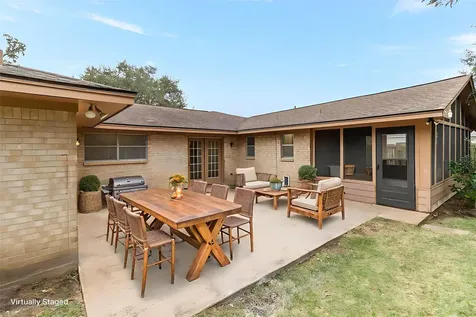 102 Paradise Valley Drive West Columbia TX 77486