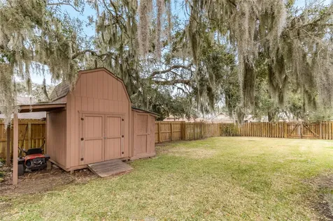 102 Paradise Valley Drive West Columbia TX 77486