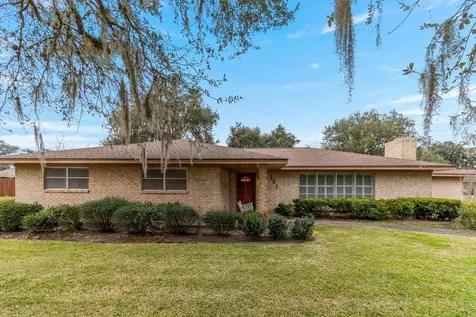 102 Paradise Valley Drive West Columbia TX 77486
