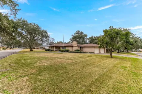 102 Paradise Valley Drive West Columbia TX 77486