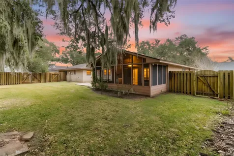 102 Paradise Valley Drive West Columbia TX 77486