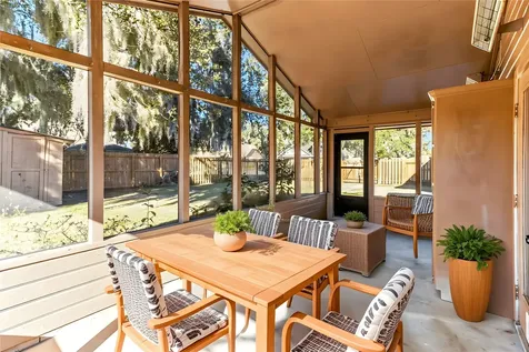 102 Paradise Valley Drive West Columbia TX 77486