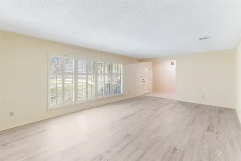 102 Paradise Valley Drive West Columbia TX 77486