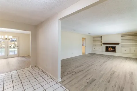 102 Paradise Valley Drive West Columbia TX 77486