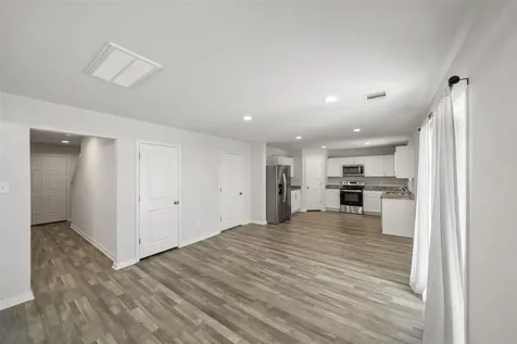 412 Del Monte Drive Huntsville TX 77320