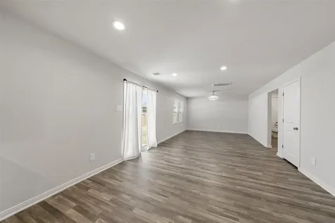 412 Del Monte Drive Huntsville TX 77320