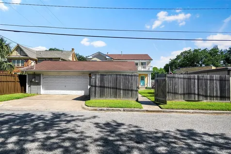 36 Cedar Lawn Circle Galveston TX 77551