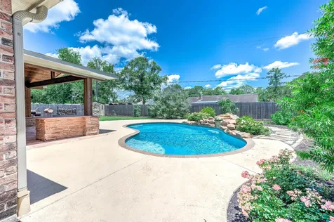 69 Briar Oak Court Alvin TX 77511