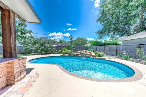 69 Briar Oak Court Alvin TX 77511