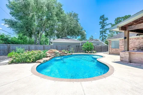 69 Briar Oak Court Alvin TX 77511