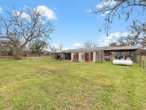 5013 U Pond Drive Angleton TX 77515