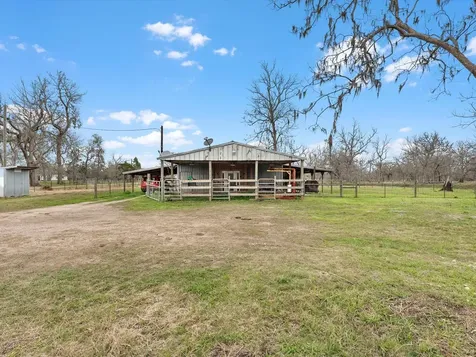 5013 U Pond Drive Angleton TX 77515