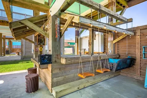2569 Palm Drive Crystal Beach TX 77650