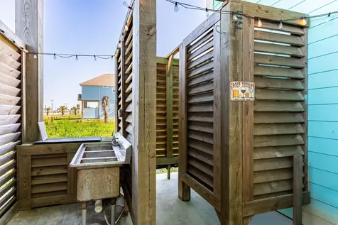 2569 Palm Drive Crystal Beach TX 77650
