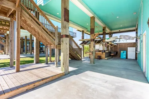 2569 Palm Drive Crystal Beach TX 77650