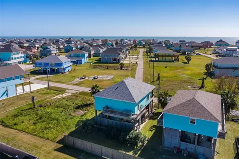 2569 Palm Drive Crystal Beach TX 77650