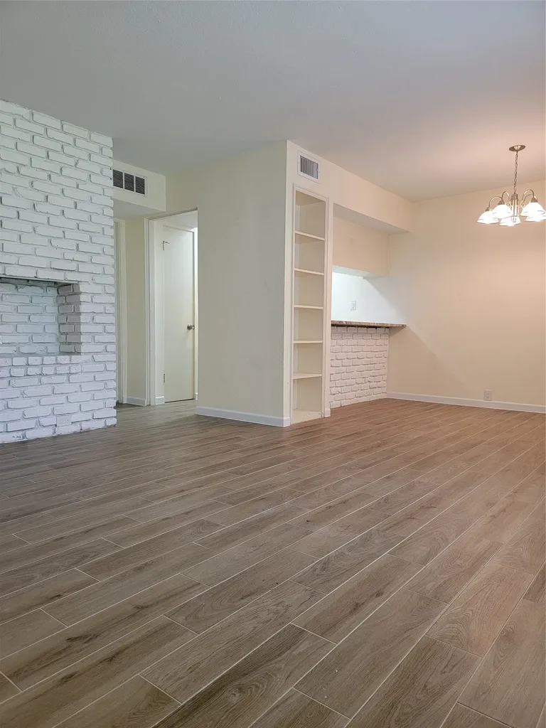 2101 Fountain View Drive 27 Houston TX 77057