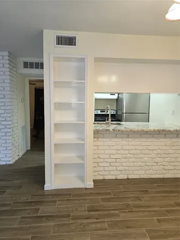 2101 Fountain View Drive 27 Houston TX 77057