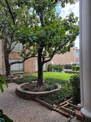 2101 Fountain View Drive 27 Houston TX 77057