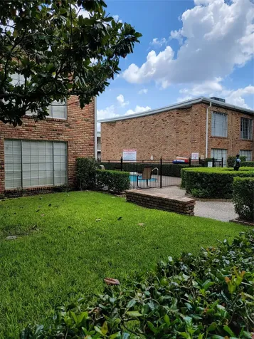 2101 Fountain View Drive 27 Houston TX 77057