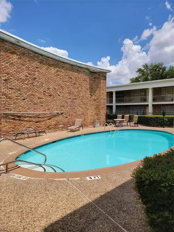 2101 Fountain View Drive 27 Houston TX 77057