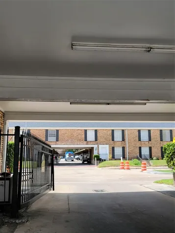2101 Fountain View Drive 27 Houston TX 77057