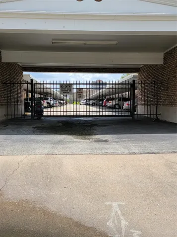 2101 Fountain View Drive 27 Houston TX 77057
