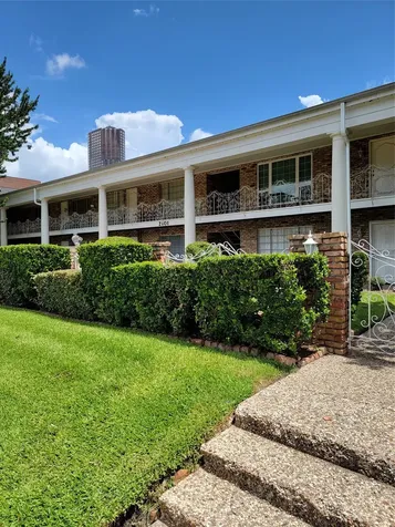 2101 Fountain View Drive 27 Houston TX 77057