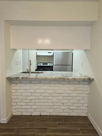 2101 Fountain View Drive 27 Houston TX 77057