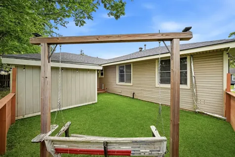 107 Sayles Street Brenham TX 77833