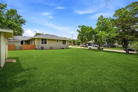 107 Sayles Street Brenham TX 77833