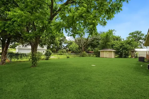 107 Sayles Street Brenham TX 77833
