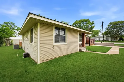 107 Sayles Street Brenham TX 77833