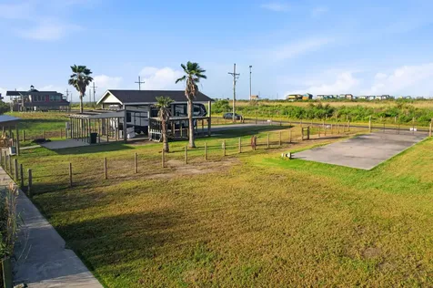 1066 Pennington Street Gilchrist TX 77617
