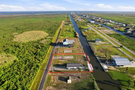 1066 Pennington Street Gilchrist TX 77617