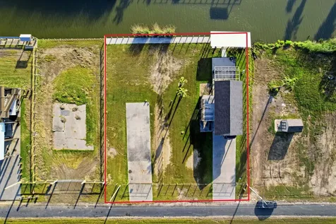 1066 Pennington Street Gilchrist TX 77617