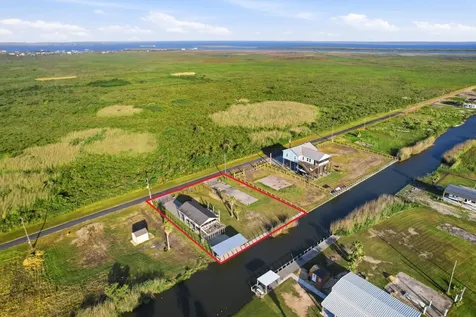 1066 Pennington Street Gilchrist TX 77617