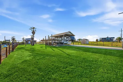 1066 Pennington Street Gilchrist TX 77617