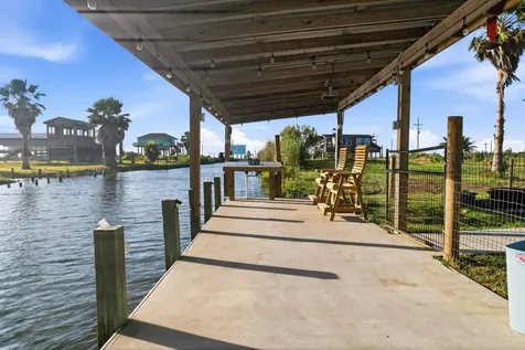 1066 Pennington Street Gilchrist TX 77617