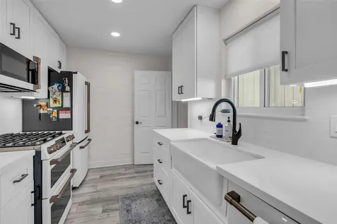 1223 Saxony Lane Houston TX 77058