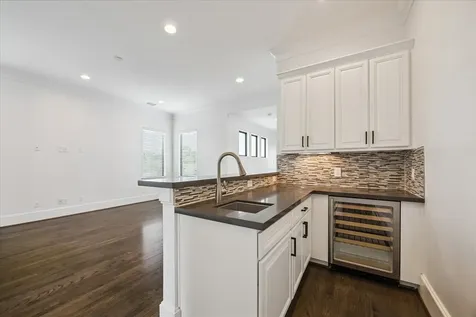 1208 Welch Street Houston TX 77006
