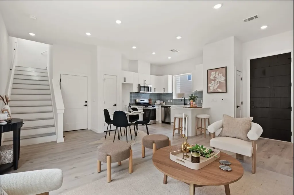 401 North Bluff 5101 Austin TX 78745